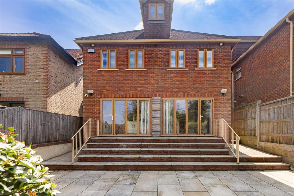30 B Blackacre Road Theydon Bois, Essex, CM16 7 LU (