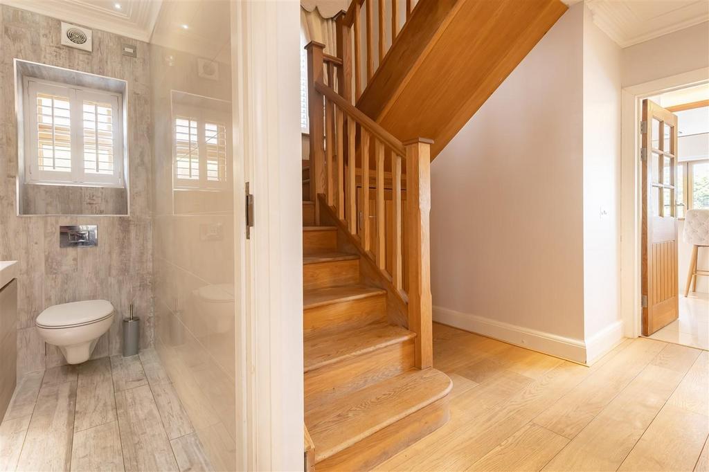 30 B Blackacre Road Theydon Bois, Essex, CM16 7 LU (