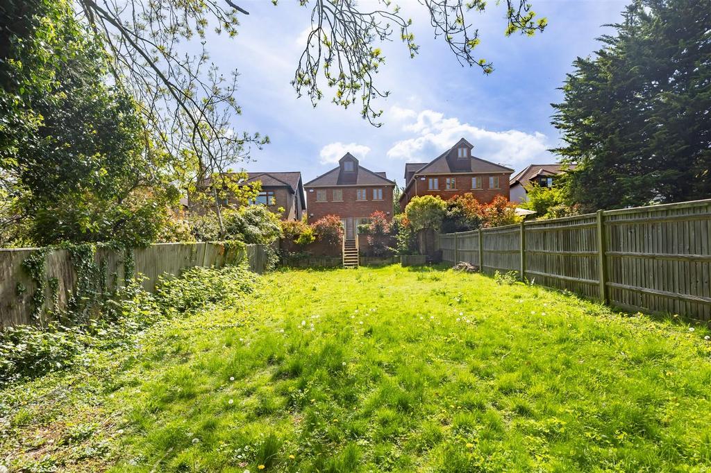 30 B Blackacre Road Theydon Bois, Essex, CM16 7 LU (