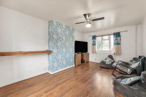 undefined, Almond Grove, Brentford TW8