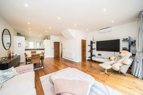 undefined, John Bull Place, London W4