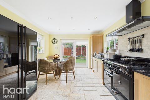 10 Westacott, Hayes, UB4 8AQ
