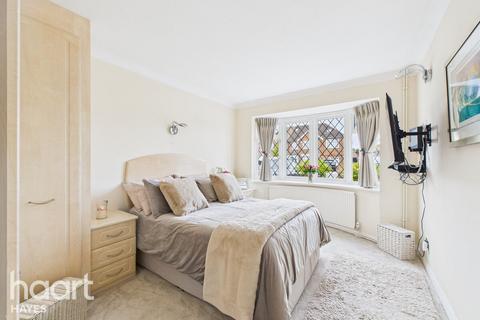 10 Westacott, Hayes, UB4 8AQ