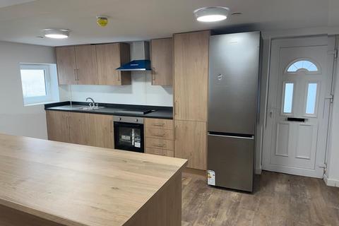 1 bedroom in a house share to rent, Mariner Street, Swansea SA1
