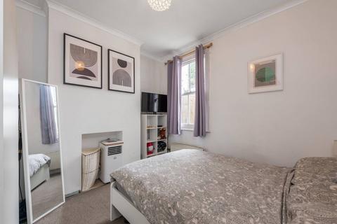 undefined, Oak Grove, Cricklewood, London, NW2