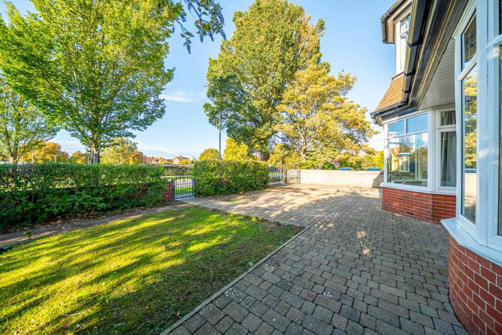 25236 99 Kingsgate 004.jpg