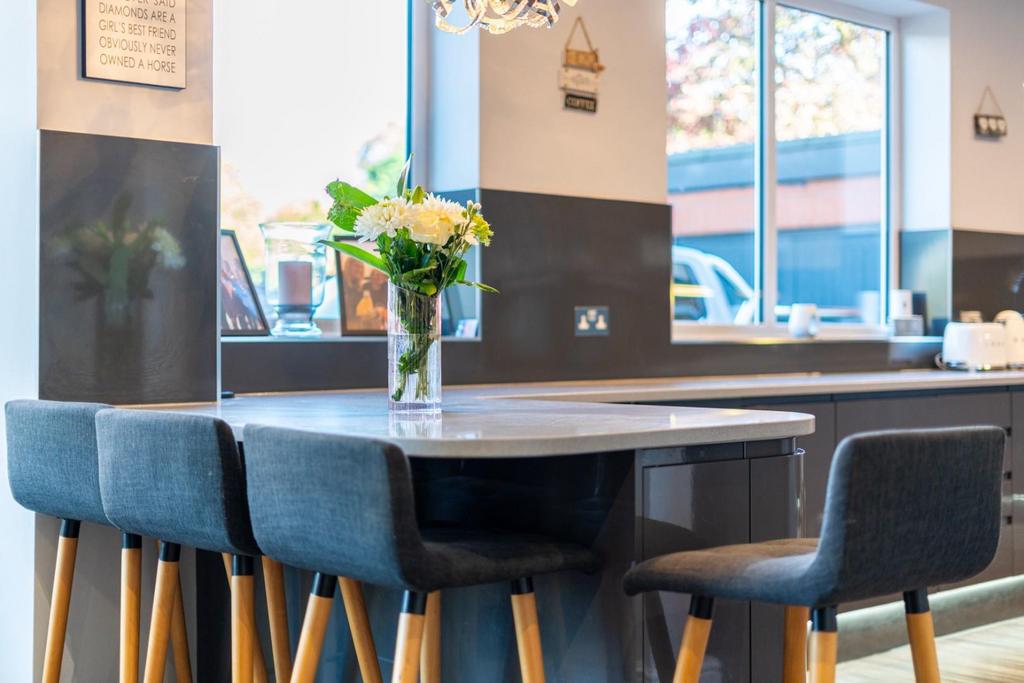 25236 99 Kingsgate 017.jpg