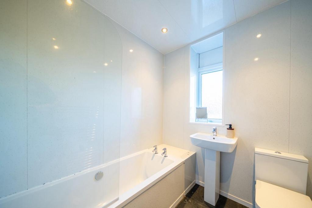 25236 99 Kingsgate 042.jpg
