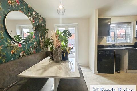 13 Riverside Way, Salford, M6 6HN