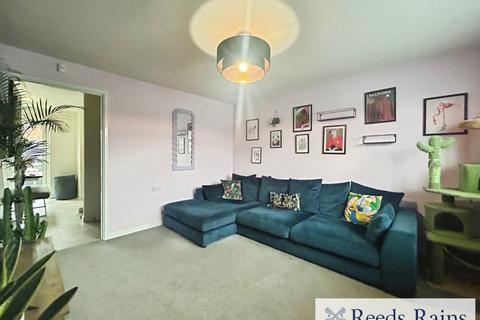13 Riverside Way, Salford, M6 6HN
