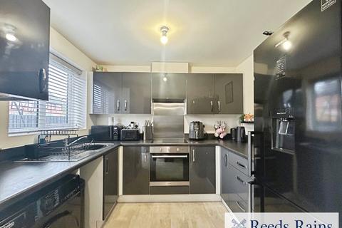 13 Riverside Way, Salford, M6 6HN