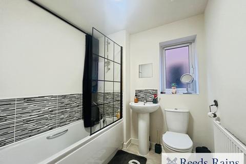 13 Riverside Way, Salford, M6 6HN