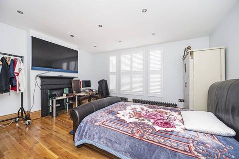 11 Granville Road, London, N13 4RR