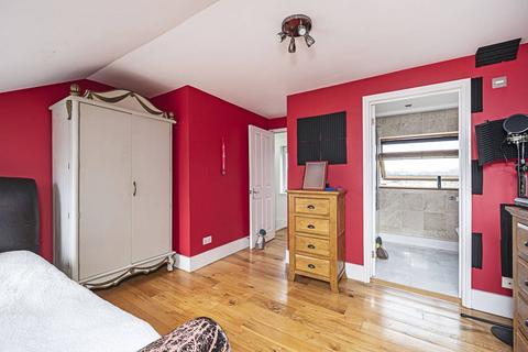 11 Granville Road, London, N13 4RR