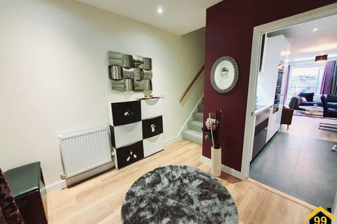 3 bedroom semi-detached house to rent, Elderberry Close, Kings Park, Romford, United Kingdom, RM3
