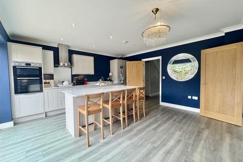4 bedroom detached house for sale, Elm Way, Latchingdon