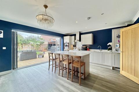 4 bedroom detached house for sale, Elm Way, Latchingdon