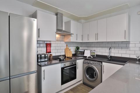 5 bedroom flat to rent,  Royal Park Road, Leeds LS6