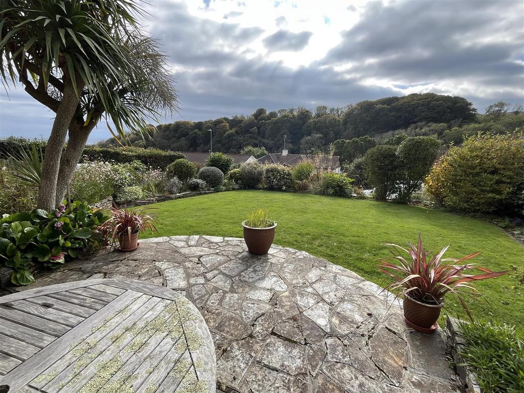 Front garden.JPG