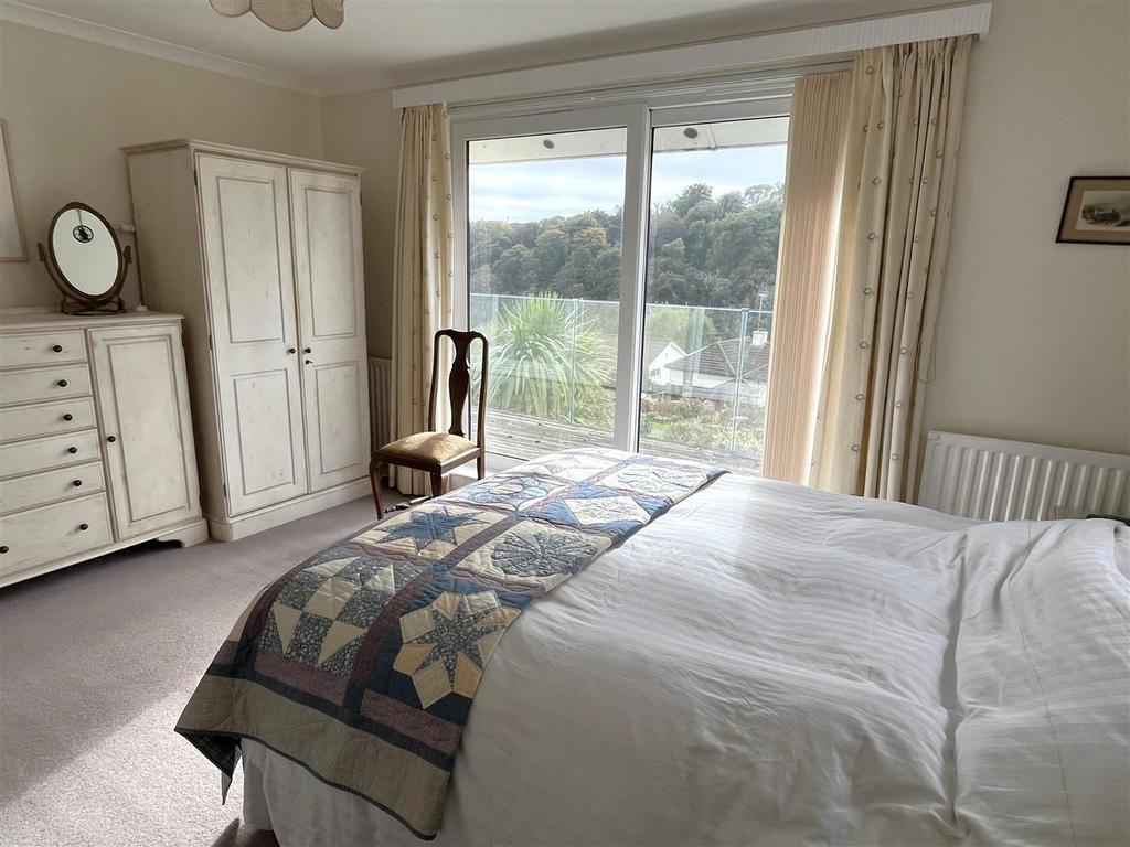 Principal bedroom.JPG