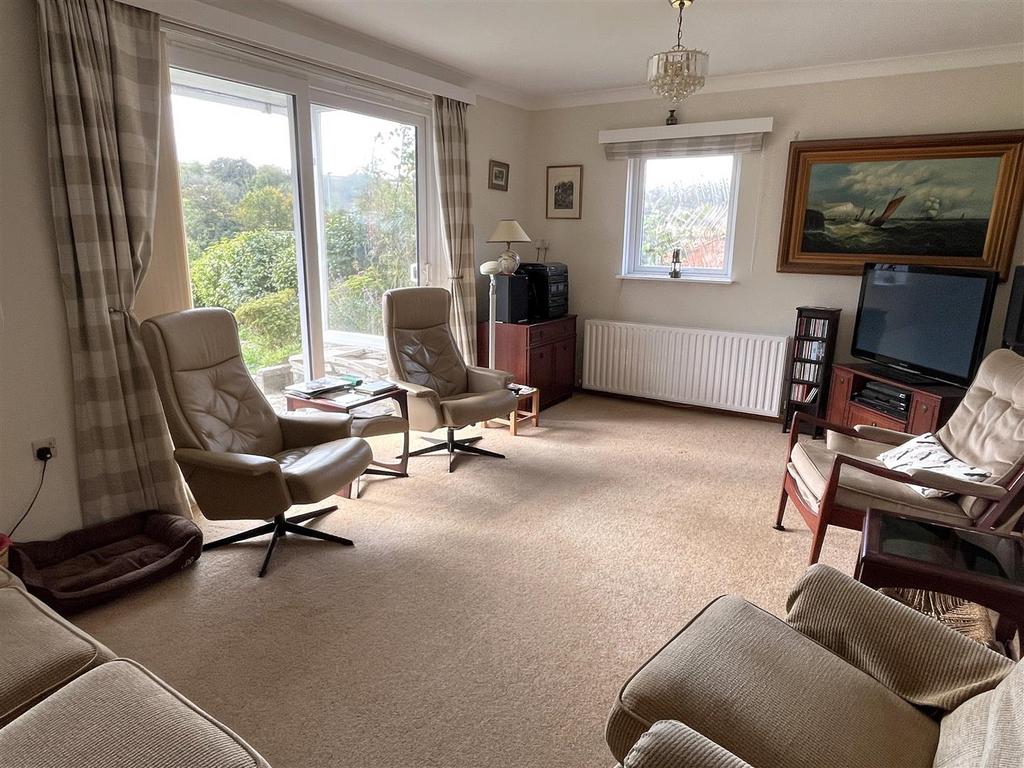 Sitting room 2.JPG