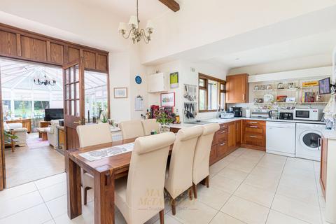 4 bedroom detached house for sale, London Road, East Grinstead RH19