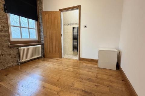 2 bedroom flat to rent, Station Road, Batley