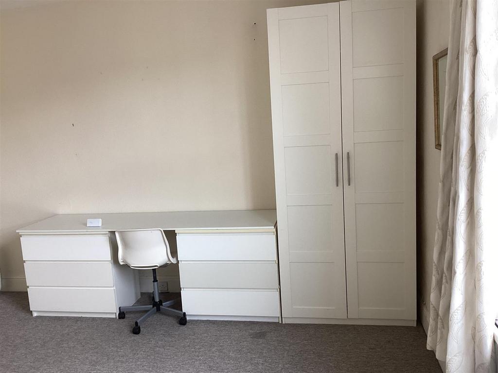 6. Back bed EVRD29.jpg