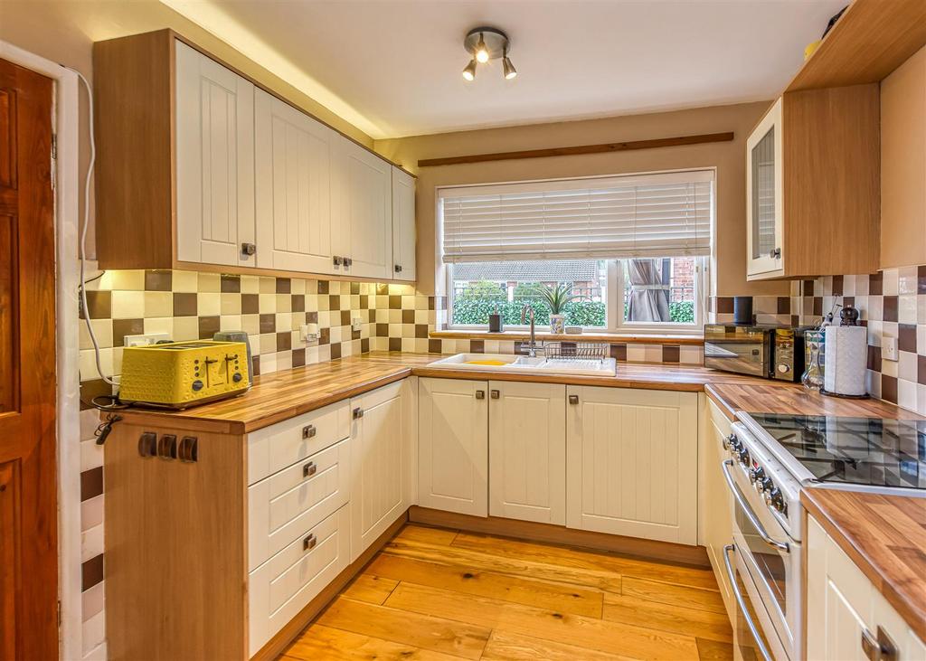 12 Strathmore Crescent-Kitchen.jpg