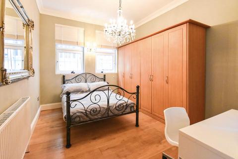 3 bedroom flat to rent, Ballards Lane, London, N12