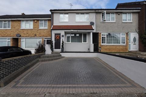 3 bedroom terraced house for sale, Highfield Road, Collier Row, RM5