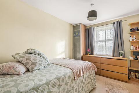 2 bedroom flat to rent, Richmond Road, Kingston Upon Thames KT2