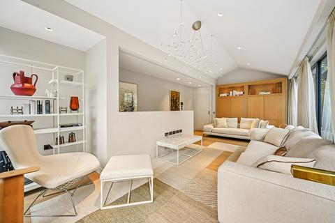 3 bedroom apartment to rent, Russel Court, London, SW1A 1