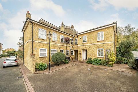 Waldo Close, London SW4