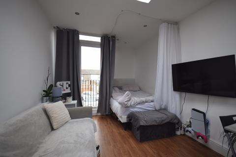 Studio to rent, High Street Chislehurst BR7