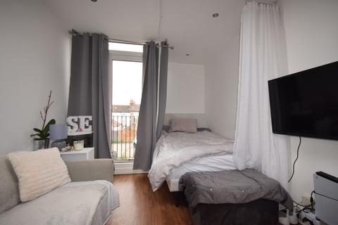Studio to rent, High Street Chislehurst BR7