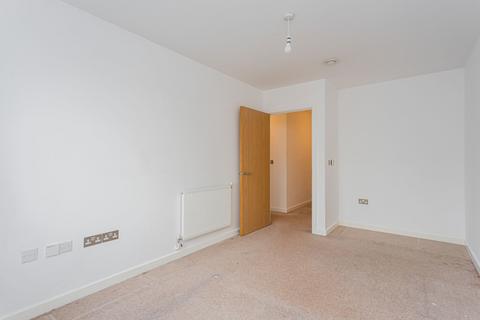 2 bedroom flat for sale, Russells Crescent, Horley RH6