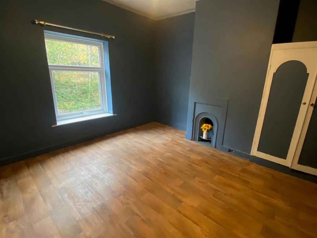Front bedroom.jpg