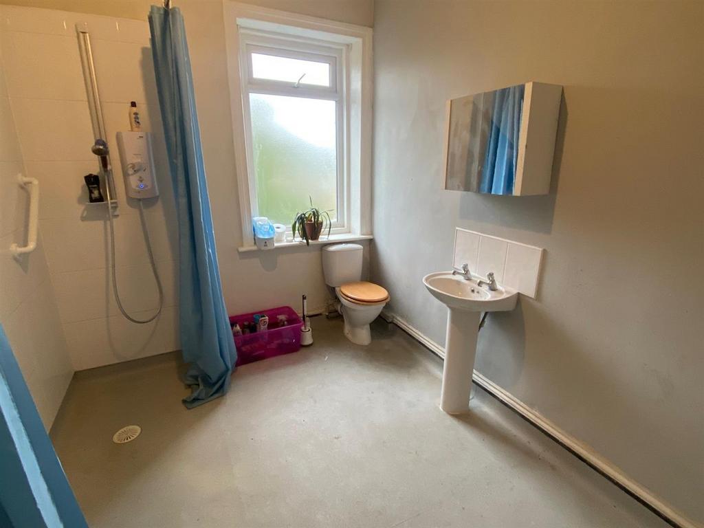 Wet room shower.jpg