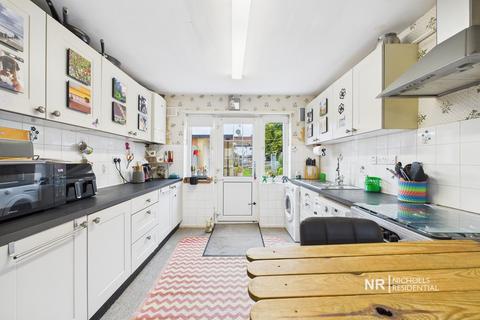 3 bedroom terraced house for sale, Babbacombe Close, Chessington, Surrey. KT9