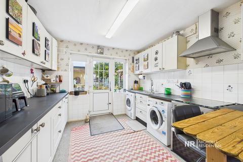 3 bedroom terraced house for sale, Babbacombe Close, Chessington, Surrey. KT9