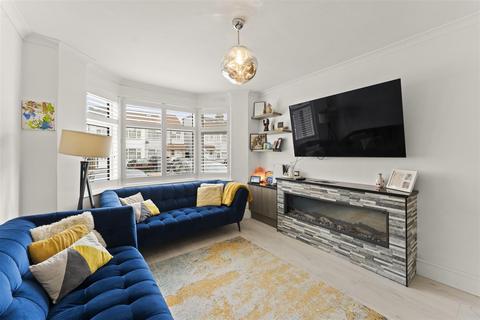 3 bedroom end of terrace house for sale, Rosemary Avenue, Hounslow TW4