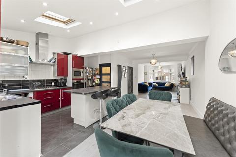 3 bedroom end of terrace house for sale, Rosemary Avenue, Hounslow TW4