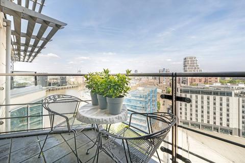 3 bedroom flat to rent, Juniper Drive, London SW18