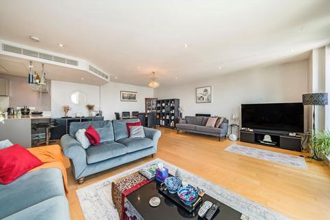 3 bedroom flat to rent, Juniper Drive, London SW18