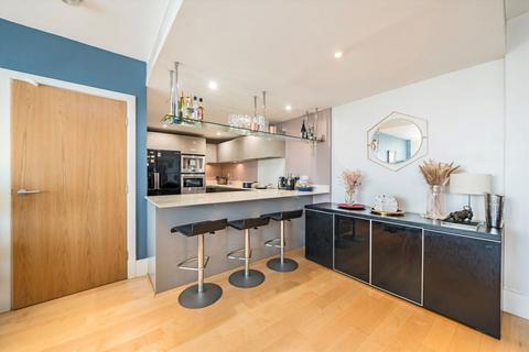 3 bedroom flat to rent, Juniper Drive, London SW18