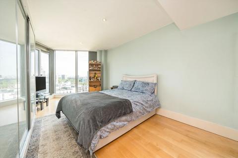 3 bedroom flat to rent, Juniper Drive, London SW18