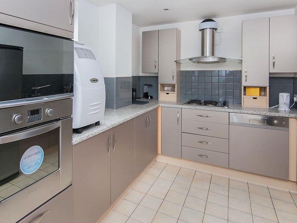 Kitchen 2.jpg