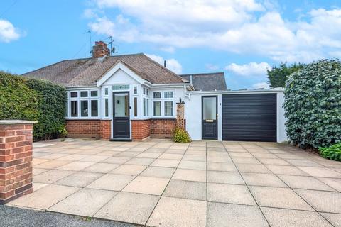 2 bedroom bungalow for sale, Farm Close, Worcester WR3