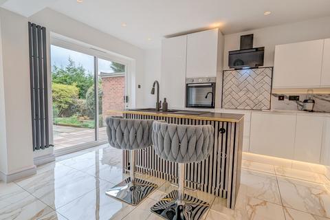 2 bedroom bungalow for sale, Farm Close, Worcester WR3